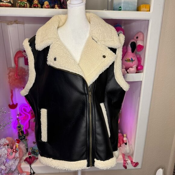 Koolaburra Jackets & Blazers - Koolaburra by UGG Faux Leather Sherpa Vest Women’s XX LARGE NWT Black Ivory